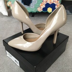 BCBG pointed toe “Dove” Heels